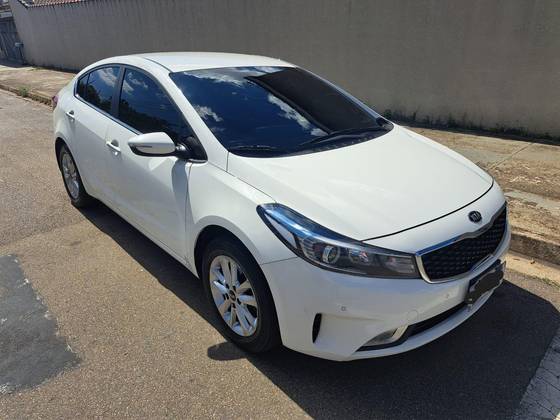 KIA CERATO 1.6 SX 16V FLEX 4P AUTOMÁTICO KIA CERATO 1.6 SX 16V FLEX 4P AUTOMÁTICO
